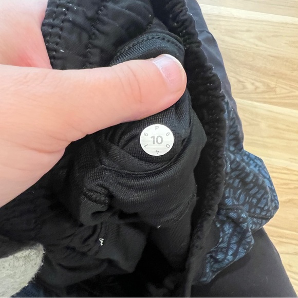 Lululemon Hotty Hot Shorts | Women’s Size 10 - Picture 7 of 8